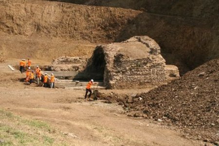 Gölcük'te Tarihi Kaplıca Gün Yüzüne Çıkartıldı