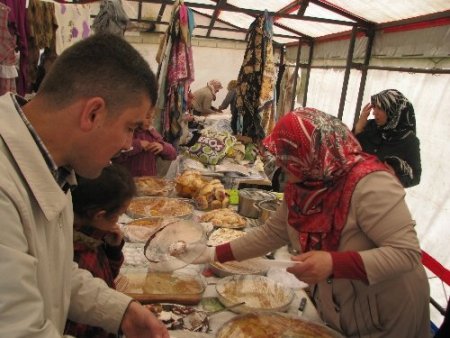 Göle'de yatılı Kur'an kursu yararına kermes açıldı