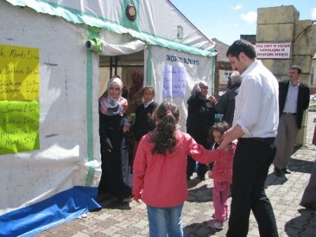 Göle'de yatılı Kur'an kursu yararına kermes açıldı