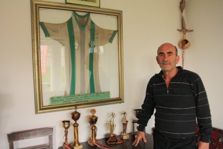 Golleriyle Sakaryaspor'u ligde tutan Hicri, formasını 36 yıldır saklıyor