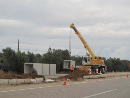 Gömeç’te menfez yapım çalışmaları hızlandı