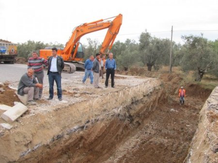 Gömeç’te menfez yapım çalışmaları hızlandı