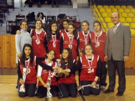 Gonca Anadolu Lisesi basketbol takımı il ikincisi oldu