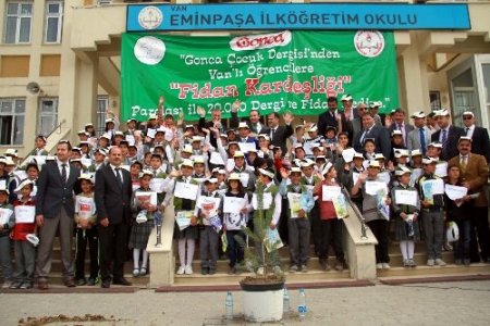 Gonca Çocuk Dergisi Van'da 20 bin fidan dağıttı