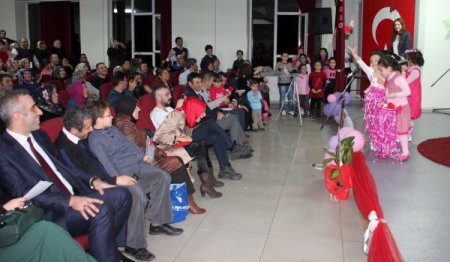 Gonca Kreş'in minikleri İngilizce gecesinde hünerlerini sergiledi