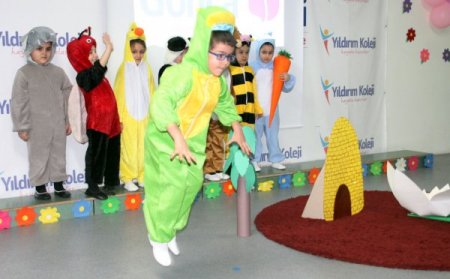 Gonca Kreş'in minikleri İngilizce gecesinde hünerlerini sergiledi