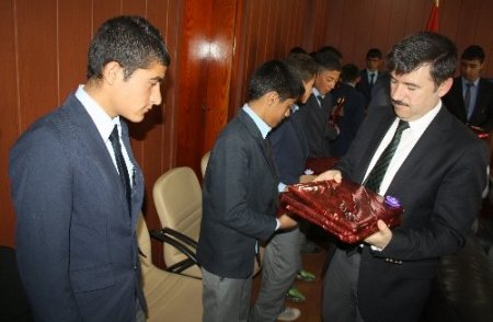 Goncalı Ortaokulu öğrencilerinden Ağrı Milli Eğitim Müdürü Başak’a ziyaret