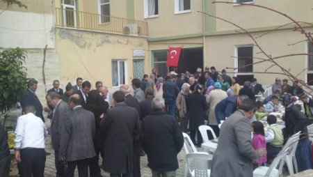 Gönen İlçe Emniyet Amirliği Personeli, Bin 200 Vatandaşa Yemek İkram Etti