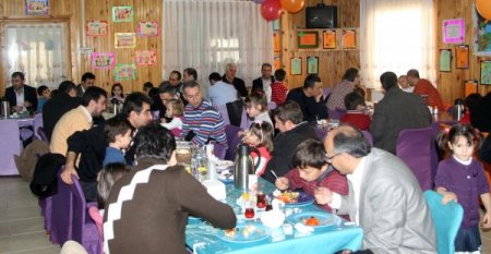 Gönül Çocuk Akademisi'nde Baba-Çocuk Kahvaltısı