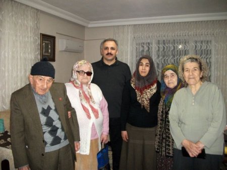 'Gönül elçisi' Müdür Yalım, huzurevi sakinlerini evinde misafir etti