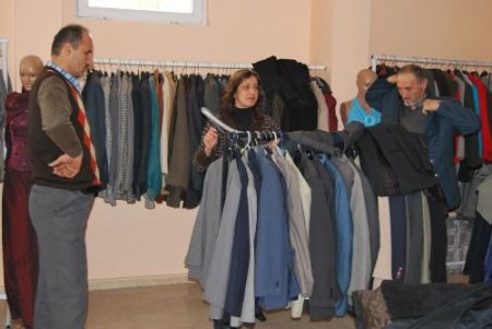 Gönül Köprüsü'nden Evi Yanan Aileye Giyecek Yardımı