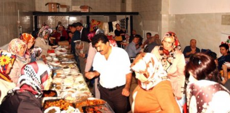 Gönül–Der'in eğitim yararına açtığı kermes ilgi görüyor