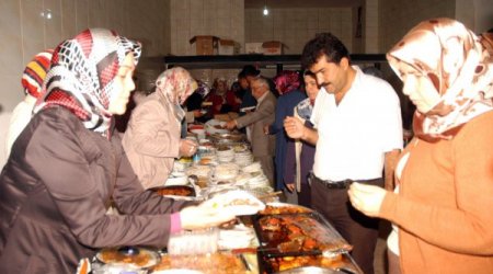Gönül–Der'in eğitim yararına açtığı kermes ilgi görüyor