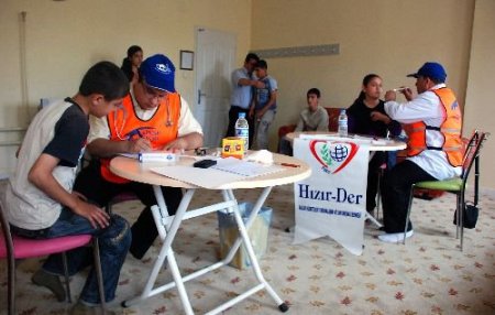 Gönüllü Doktorlar, Okuma Salonunda Sağlık Taraması Yaptı