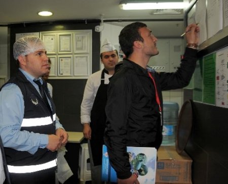 Gönüllü zabıtalar iş başında