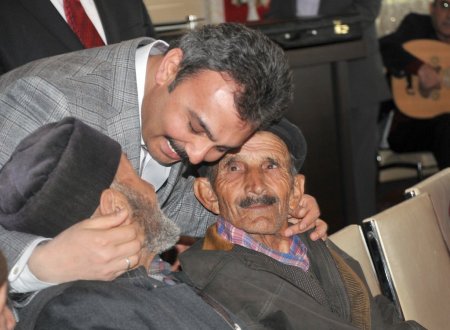 Gönüllüler devreye girince yaşlılar yalnız olmadıklarını hissetti