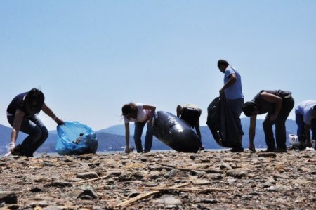 Gönüllüler Kuş Cenneti'nde Çevre Temizliği Yaptı