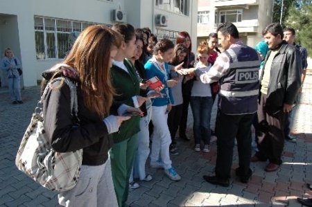Görele Emniyeti, Öğrencileri Terörle Mücadele Konusunda Bilgilendirdi
