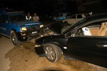 Görevden dönen jandarma aracı kaza yaptı: 3 asker, 1 sivil yaralı