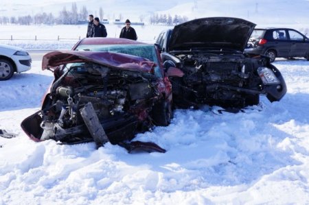 Görevden dönen sivil polis memurlarının aracı karşı şeride geçti: 5 yaralı