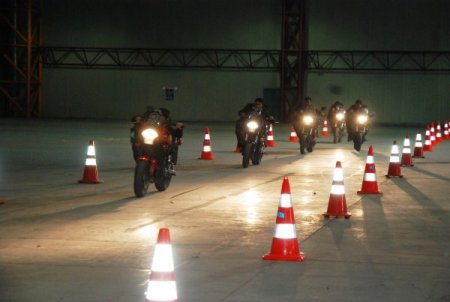 Göreve başlayan yeni yunus timlerinin gösterisi