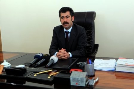 Göreve iade edilen Van Belediye Başkanı'ndan Başbakan'a övgü