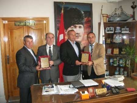 Görevleri sona eren denetim kuruluna plaketli teşekkür