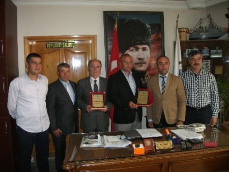 Görevleri sona eren denetim kuruluna plaketli teşekkür