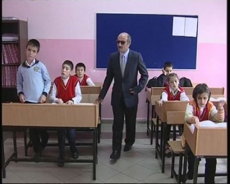 Görme Engelli Öğretmen, Azmi İle Göremeyen Öğrencilerine Işık Oluyor