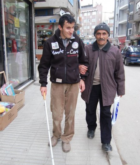 Görme engelli Sefa’nın hayali müzisyen olmak