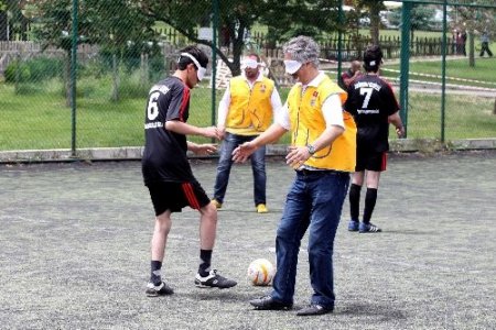 Görme engelliler, görenleri futbolda yendi