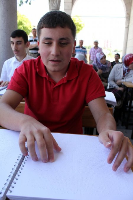 Görme Engelliler Gönül Gözüyle Kur'an-ı Kerim'i Okumayı Öğrendi