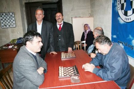 Görme Engelliler Satranç Öğrenecek