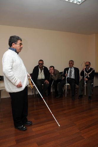 Görme Engellilere Beyaz Baston Kullanma Kursu