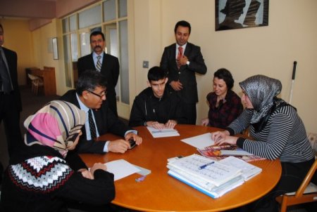 Görme engellilere yönelik, Braille alfabesi kursu başladı