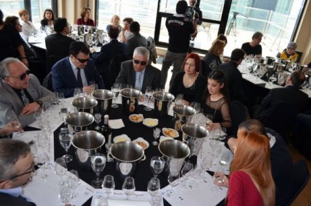 Görme engellileri içki tanıtımında kullandılar