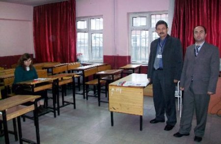 Görme Özürlü Genç Kız, Okuma Azmiyle Örnek Oluyor