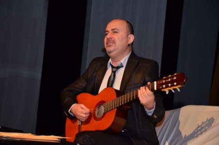 Görme özürlü şarkıcı Orhan Murat: En büyük hayalim görmek değil, mutlu etmektir