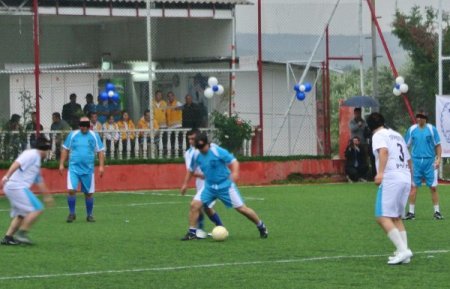 Görmeyen gözleriyle halı sahadan galip ayrıldılar