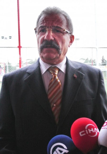 Görmeyen gözleriyle halı sahadan galip ayrıldılar