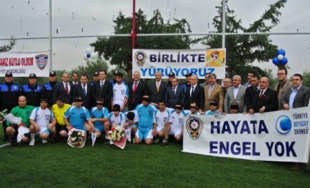 Görmeyen gözleriyle halı sahadan galip ayrıldılar