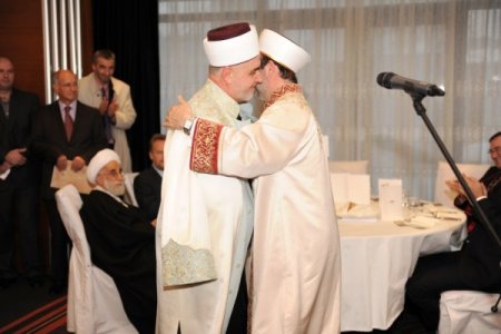 Görmez, Bosna'in yeni müftüsünün cübbesini giydirdi