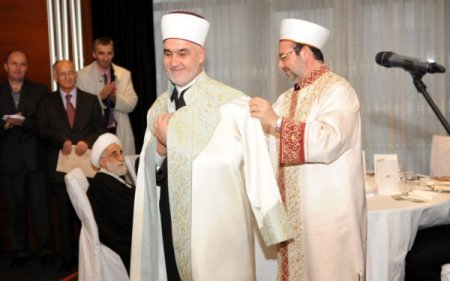 Görmez, Bosna'in yeni müftüsünün cübbesini giydirdi