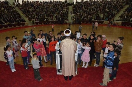 Görmez, çocukları uzaklaştıran korumayı uyardı: Arkadaşlarıma dokunma