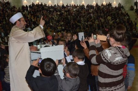 Görmez, çocukları uzaklaştıran korumayı uyardı: Arkadaşlarıma dokunma