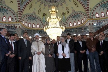 Görmez, Diyarbakır'da Hacı Mustafa Uzan Camii’ni hizmete açtı