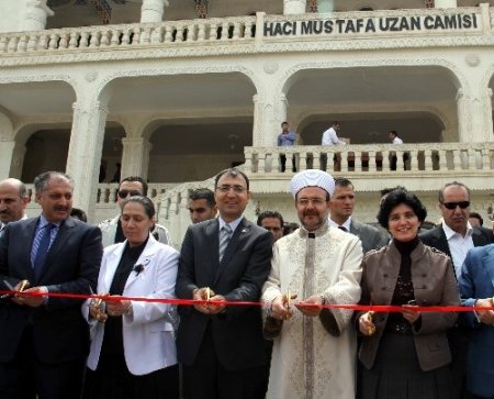 Görmez, Diyarbakır'da Hacı Mustafa Uzan Camii’ni hizmete açtı