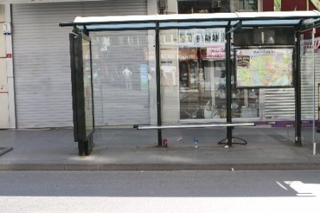 Göstericiler hastane sokağını kapattı