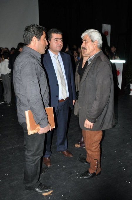 Gösterilerini sunarken elektrik engeline takıldılar