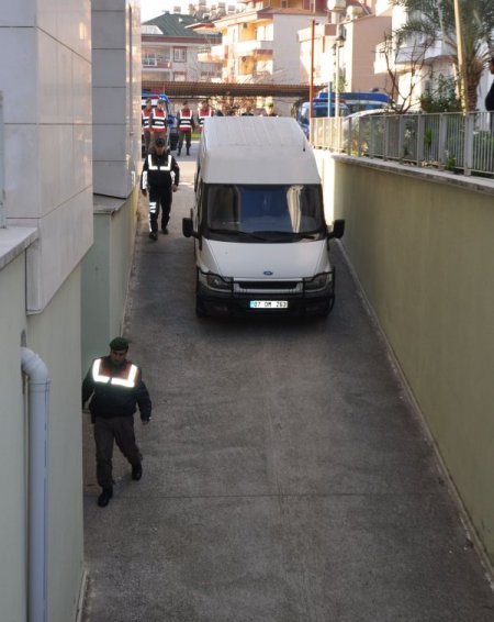 Gözaltına alınan Mahmutlar Belediye Başkanı ile 35 kişi adliye sevk edildi